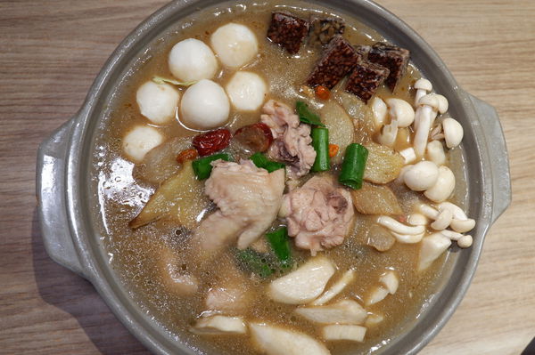 【台北 忠孝敦化站美食】一吃上癮祖傳甕缸雞 @貝大小姐的多元心宇宙