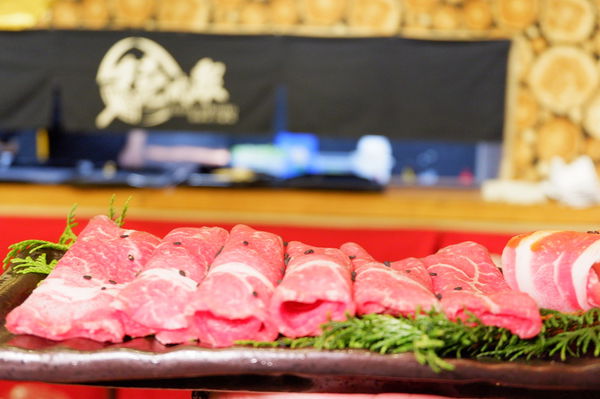 【新北 淡水燒肉吃到飽推薦】燒肉眾精緻炭火燒肉 淡水老街店 / 千元有找！！龍蝦人人一尾超滿足還有味噌龍蝦湯冬天超暖胃 @貝大小姐的多元心宇宙