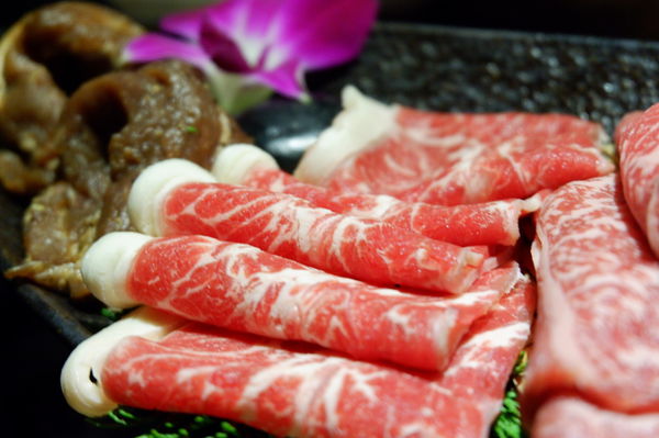 【新北 淡水燒肉吃到飽推薦】燒肉眾精緻炭火燒肉 淡水老街店 / 千元有找！！龍蝦人人一尾超滿足還有味噌龍蝦湯冬天超暖胃 @貝大小姐的多元心宇宙