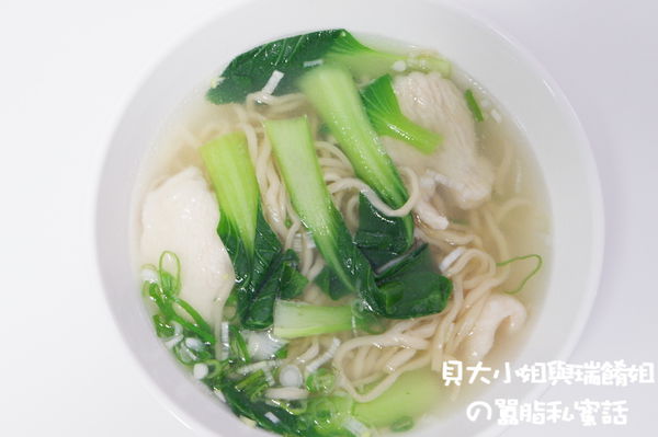 【台湾 台北】文湖21チキン蕎麦/ 文湖21雞湯麵 @貝大小姐的多元心宇宙