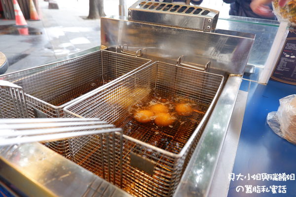 【新北 淡水老街新美食】淡水榴槤王：貓山王榴槤流沙球 讓你驚豔連連 @貝大小姐的多元心宇宙