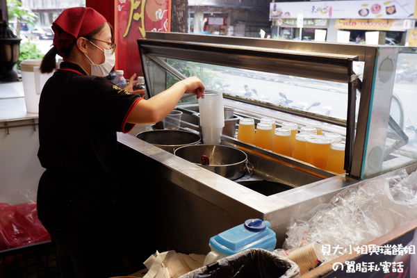 【台北 善島寺站美食】雙月食品社 青島店 @貝大小姐的多元心宇宙